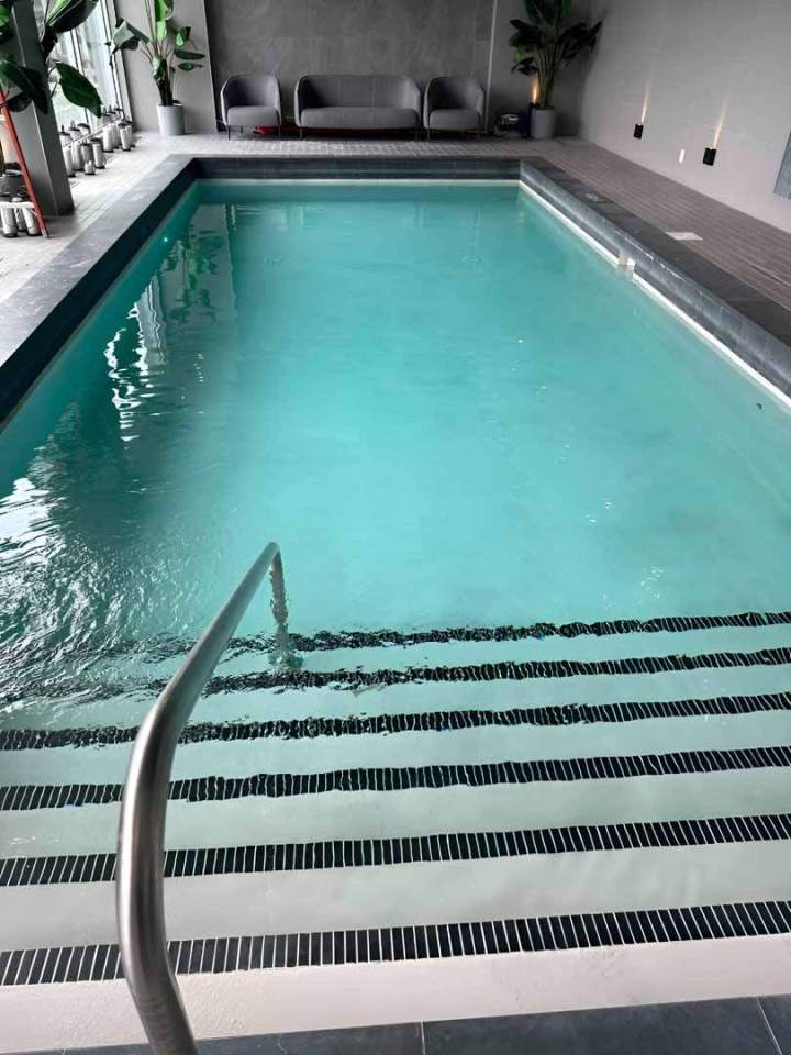 Piscine intérieur en béton Montréal