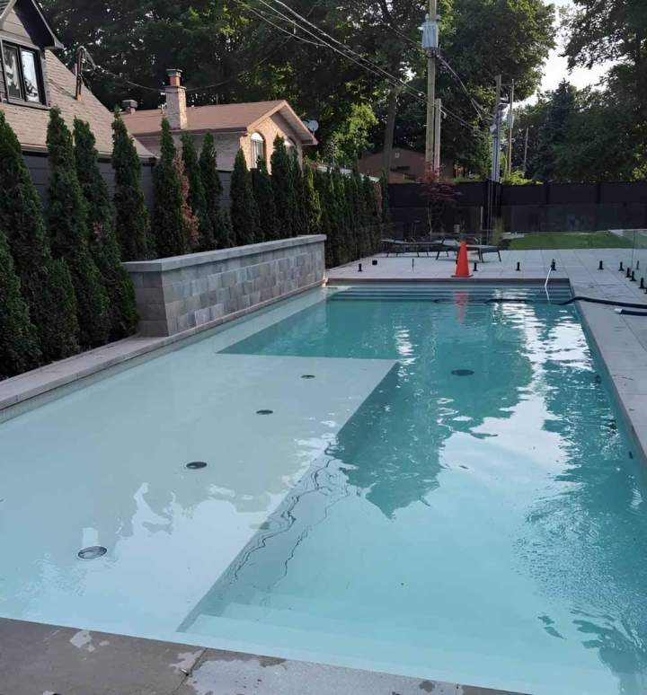 Piscine creusée en béton Montréal